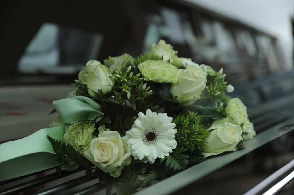 entenda tudo sobre coroa de flores